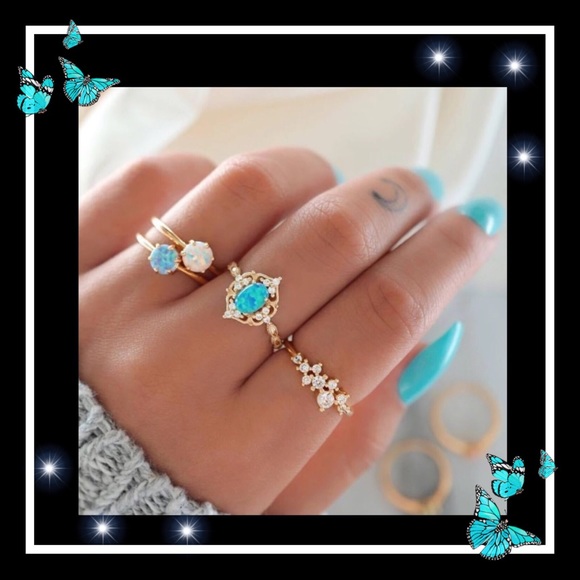 Jewelry - Beautiful 4pc blue charm ring set